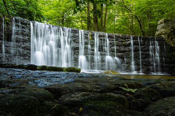 Wodospad w Karkonoszach na rzece Wrzosówka © fotozen