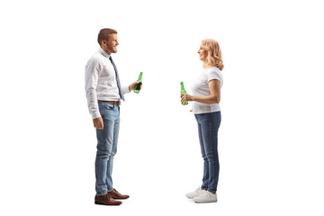Fototapeta premium Full length profile shot of a man and woman holding beer and talking