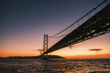 [HYOGO]Sunset view of Akashi Kaikyo Bridge, known as one of the world's largest suspension bridges, A bridge with a beautiful contrast against the evening sky, Azur Maiko, Japan