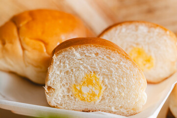 たまごロールパン