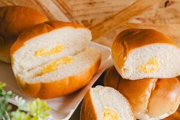 たまごロールパン