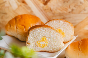 たまごロールパン