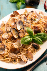 Spaghetti con vongole pasta italiana, cibo mediterraneo 