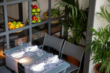 Mesa de un restaurante en una terraza 