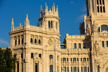 Fototapeta premium Fachada edificio histórico en Madrid,