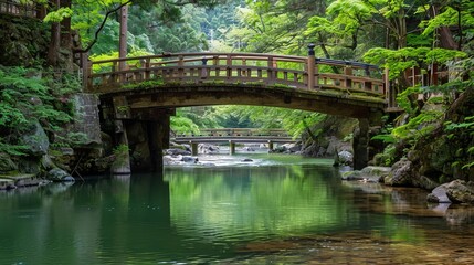 In May, Akiota Town in Hiroshima Prefecture is full of greenery. Visit Sandankyo Gorge near the Mizunashi parking lot. See the Sandankyo Front Gate, Kurobuchi Pool, and Deai Bridge.