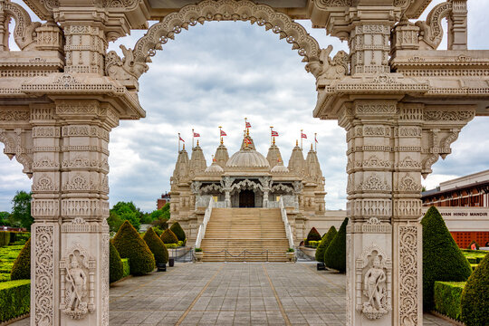 BAPS Shri Swaminarayan Mandir (Neasden Temple) - Hindu temple in London, UK