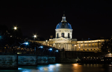 Fototapeta premium Institut de France et Pont des Arts de Paris