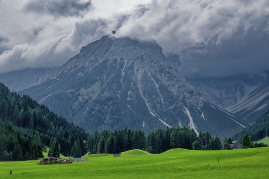 Alpine landscape of the Stubai Alps, weather mood, cloud mood, Obernberg am Brenner, Tyrol, Austria, Europe