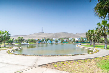 vista  laguna de condominio de casas