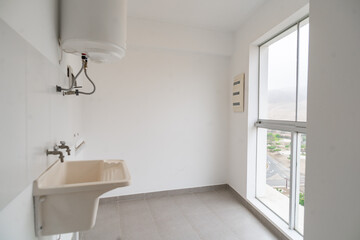 area de lavanderia de departamento con therma