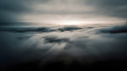 Obraz premium Foggy morning sky with low drifting clouds and soft light