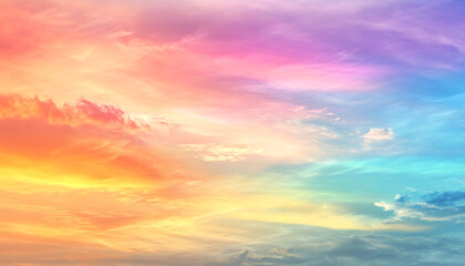 Obraz premium A dreamy sky transitioning from a golden sunset to a full spectrum of rainbow colors, giving off a vibrant yet calming feel