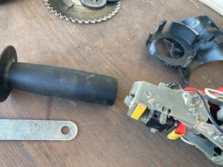 Disassembling a grinder for repair