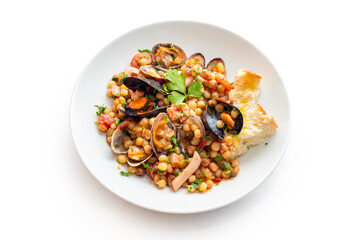 Fregula ai frutti di mare, tradizionale pasta della cucina sarda, cibo mediterraneo 