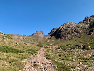 Sentier dans la vallée du Golo en Corse