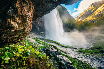 Autumn in Val Raccolana. Between peaks, lakes and streams. Julian Alps and Fontanone di Goriuda
