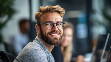 Obraz premium Young professional smiling in modern open plan office