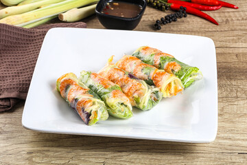 Vietnamese spring roll with prawn and mango