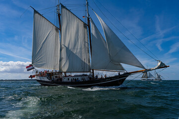 Traditionssegler auf der Ostsee vor Warnemünde