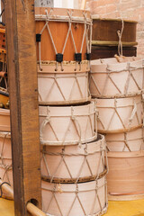 Tamburi legati con corde tradizionali © Fabio Roncaglia