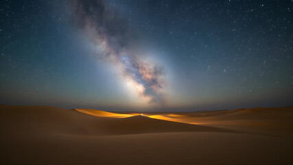 Obraz premium Expansive Night Sky Over Desert Dunes