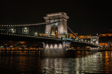 chain bridge city at the night