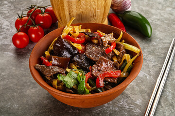 Asian wok with noodle, vegetables and beef