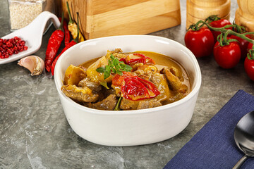 Yellow THai curry with beef