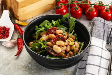 White canned beans with arugula and dry tomatoes