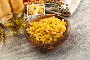 Raw dry Italian pasta Gallo