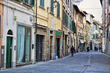 empoli, italien - einkaufsstraße in der altstadt.