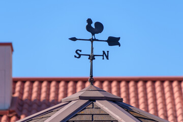 洋館の屋根の風見鶏