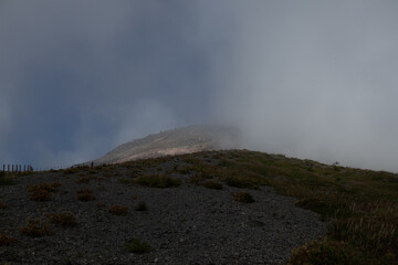 雲の中の頂上