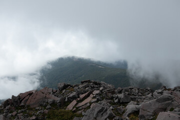 活火山の岩陵