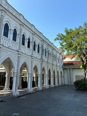 Fototapeta premium old school church courtyard
