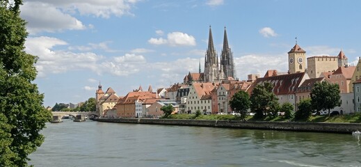 Obraz premium Regensburg Germany. Skyline including the stone bridge over the Danube River, Saint Peter's Church and Regensburg Town Hall in the city of Regensburg.