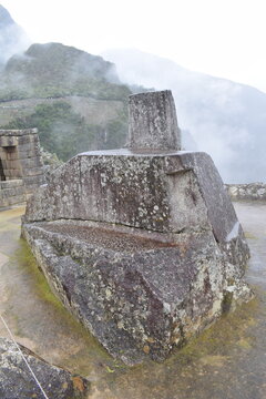 Fotograf&iacute;a tomada al reloj de los incas llamado Intihuatana, piedras que simbolizan un reloj en Macchu Picchu, Cusco Per&uacute;