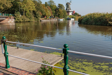 Obraz premium Kleine Dörfer im Herzen von Ostfriesland
