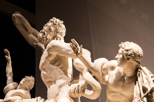 Statue of Laocoon and his sons, famous ancient scultures - Property Vatican Museum