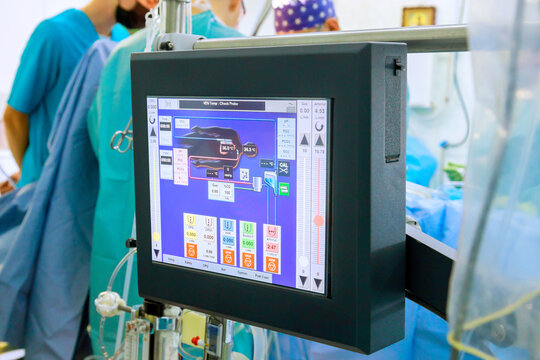 Working machine for artificial blood circulation during heart surgery