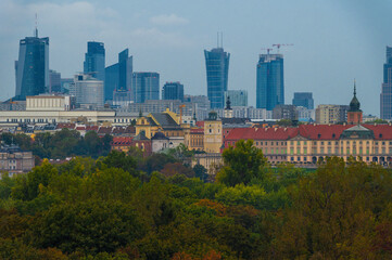 Fototapeta premium Panorama warszawy, widok na centrum warszawy od strony Pragi Północ. Jesienny widok panorama na Warszawę