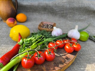 Ripe cherry tomatoes on a chopping board. high-quality photo