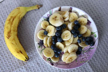 Salad with bananas and berries