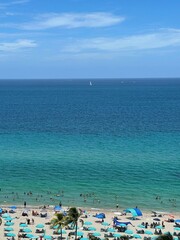 Obraz premium Arial view of ocean and beach 