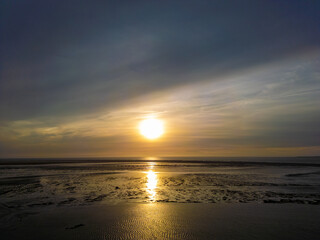 Fototapeta premium Nordsee, North Sea, Hallig Hooge, Halligen, Sunset, Sunrise, Sonnenuntergang, Sonnenaufgang, Meer, Ocean, Wasser, Wiesen, Weiden, Episch, Drohnenfotos, DJI, Dronehsots, Insel, Deutschland, Germany, 