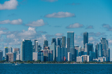 Fototapeta premium Miami y su skyline junto al Mar