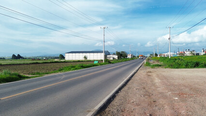 Amplia carretera de méxico de pueblos mexicanos rural, mexican street