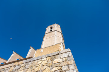 Obraz premium medieval fortified cathedral in Provencal village 