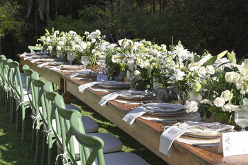 table set plates glasses bowls arrangements decoration party table